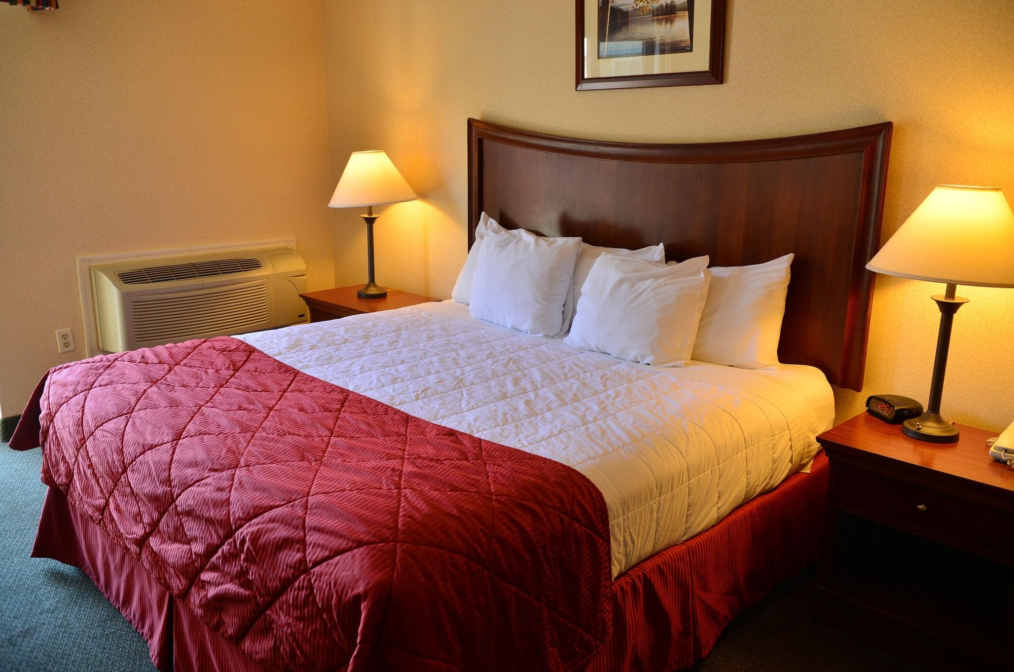 Clarion Inn & Suites At The Outlets Of Озеро Джордж Экстерьер фото