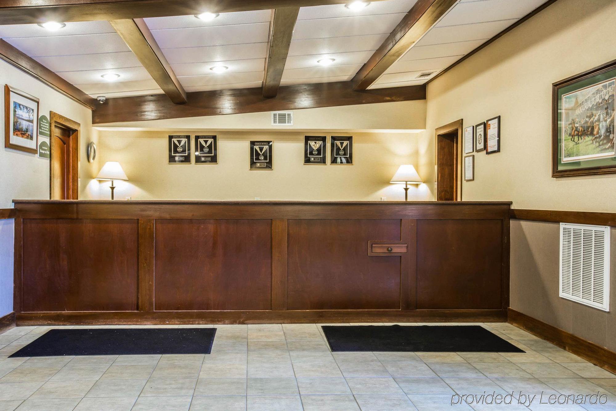 Clarion Inn & Suites At The Outlets Of Озеро Джордж Экстерьер фото