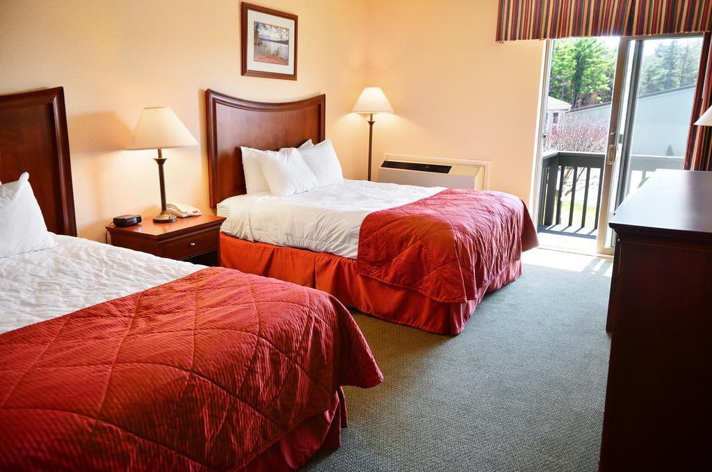 Clarion Inn & Suites At The Outlets Of Озеро Джордж Экстерьер фото